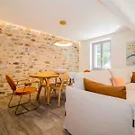2 Residences Upper And Ground Floor * מישטראש