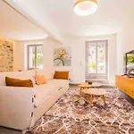 2 Residences Upper And Ground Floor דירה מישטראש