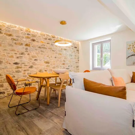 2 Residences Upper And Ground Floor * Mystras