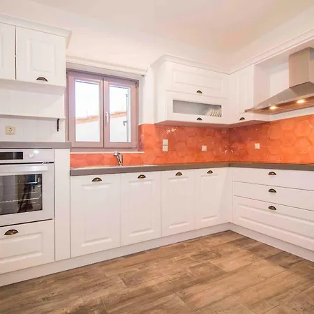 2 Residences Upper And Ground Floor * מישטראש