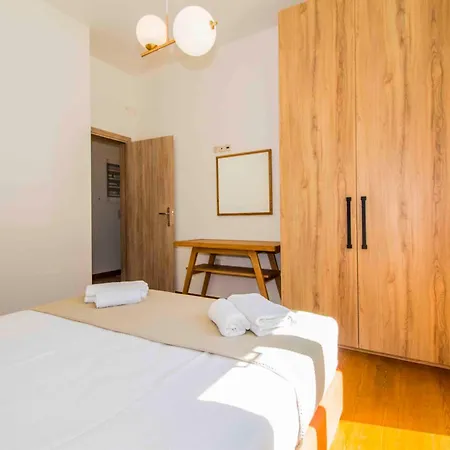 2 Residences Upper And Ground Floor * מישטראש