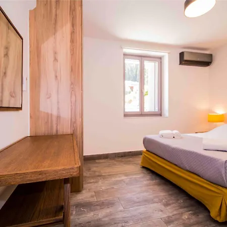 2 Residences Upper And Ground Floor *