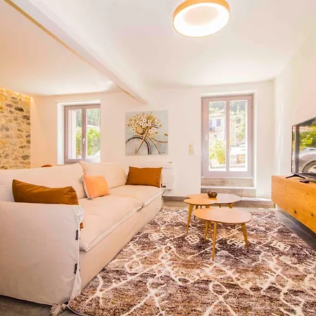 2 Residences Upper And Ground Floor Апартаменты Мистра