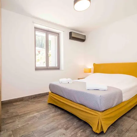 Апартаменты 2 Residences Upper And Ground Floor