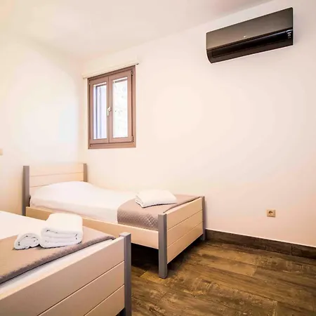 Апартаменты 2 Residences Upper And Ground Floor *