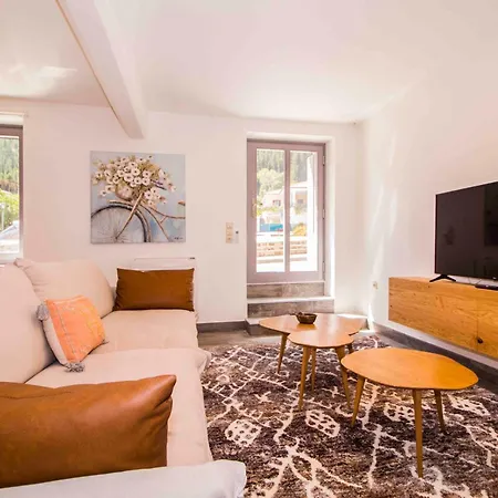 Lejlighed 2 Residences Upper And Ground Floor