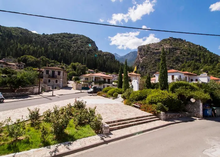 アパート 2 Residences Upper And Ground Floor