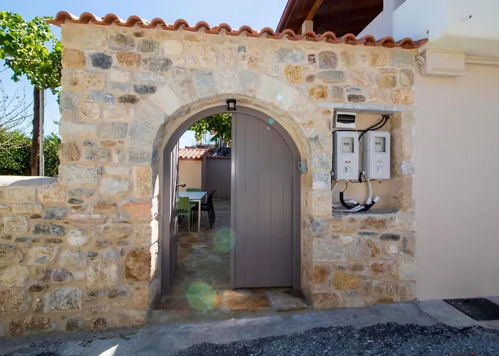 2 Residences Upper And Ground Floor Appartement