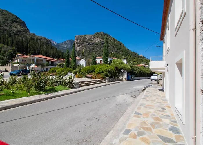 2 Residences Upper And Ground Floor