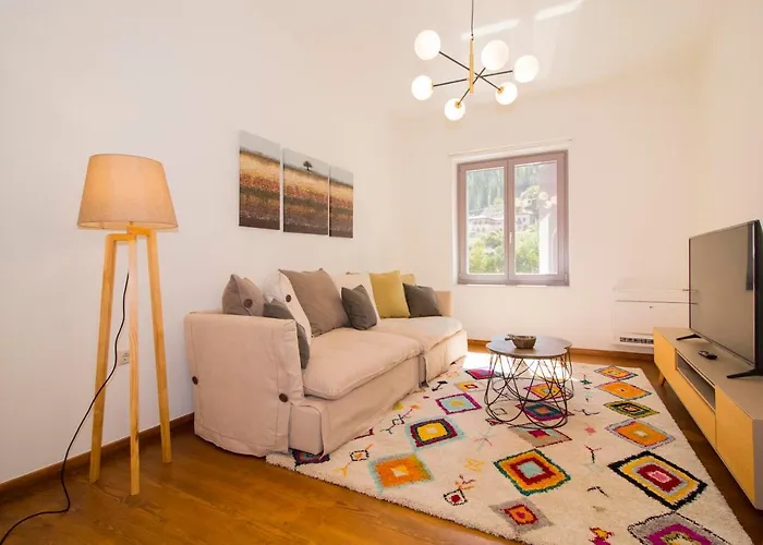 2 Residences Upper And Ground Floor *