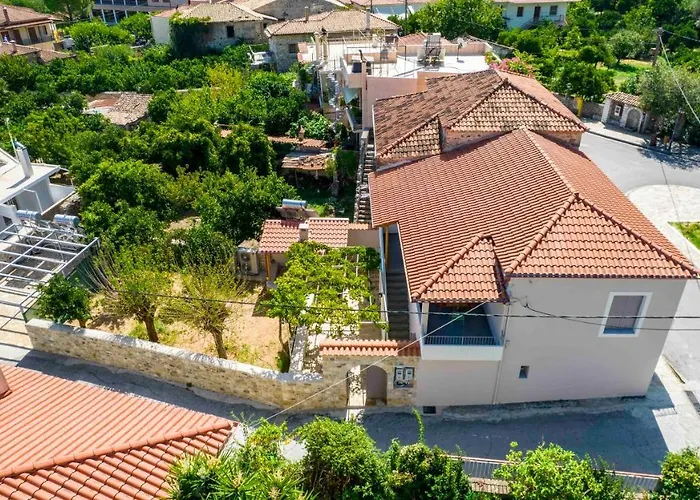 アパート 2 Residences Upper And Ground Floor