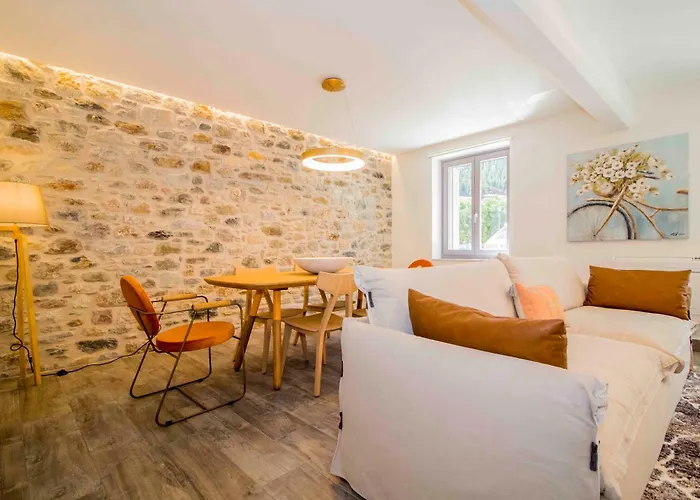 2 Residences Upper And Ground Floor * Mystras