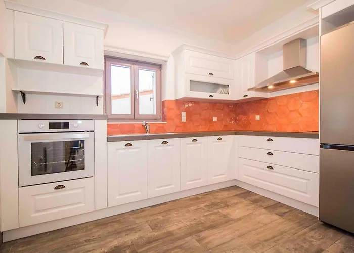 2 Residences Upper And Ground Floor * Mystras