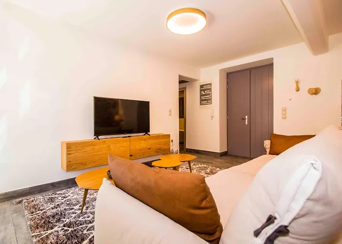 アパート 2 Residences Upper And Ground Floor