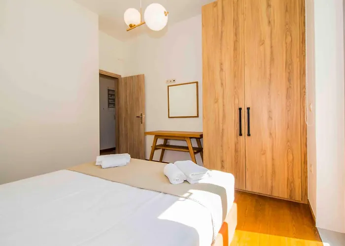 2 Residences Upper And Ground Floor * Mystras