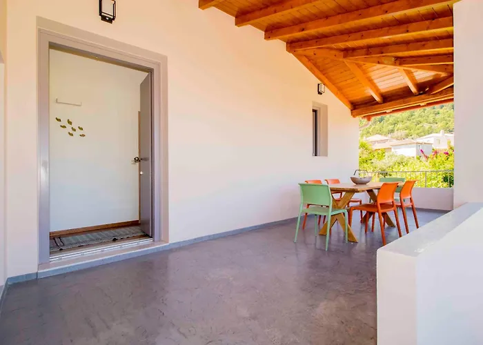 アパート 2 Residences Upper And Ground Floor