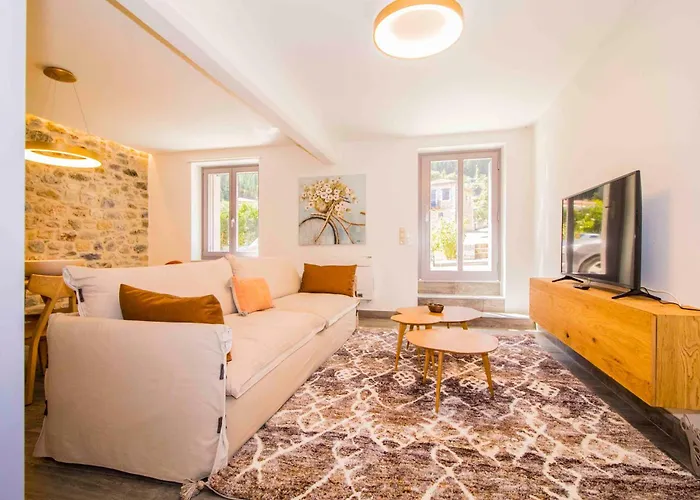 2 Residences Upper And Ground Floor Appartement Mystras