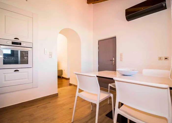 2 Residences Upper And Ground Floor *