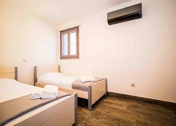 アパート 2 Residences Upper And Ground Floor *