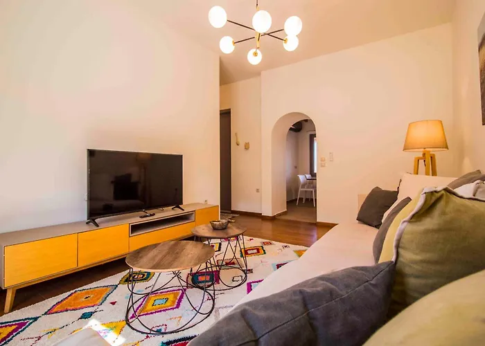 2 Residences Upper And Ground Floor アパート